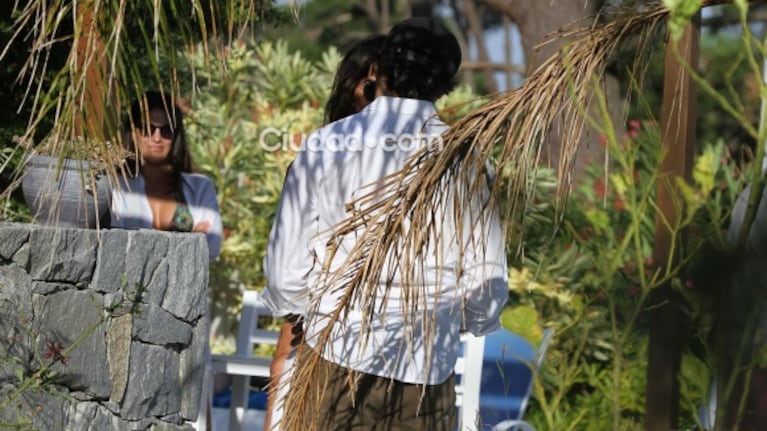 Las fotos del apasionado romance de Karina Jelinek y Alberto Czernikowski en Punta del Este: "Nos estamos conociendo"