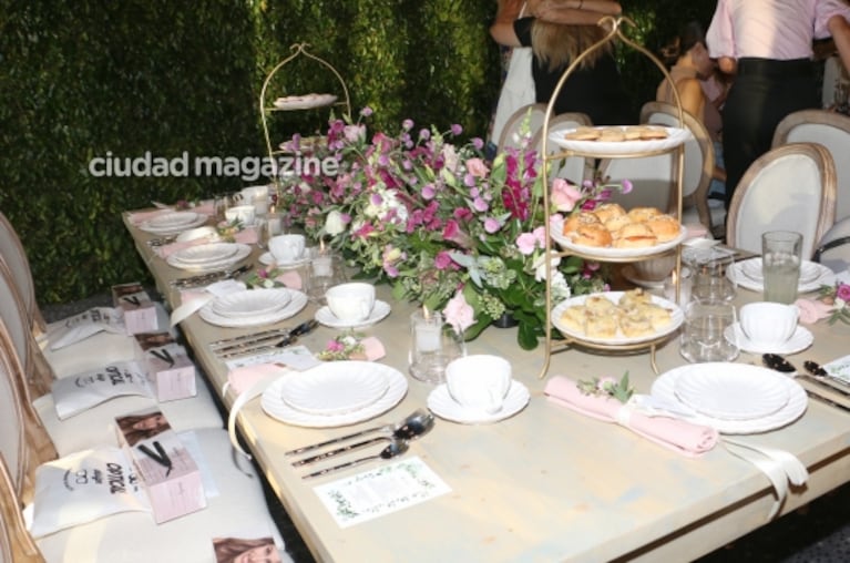 Las fotos del baby shower de Pampita, embarazada de 6 meses: sorpresas y muchos regalos