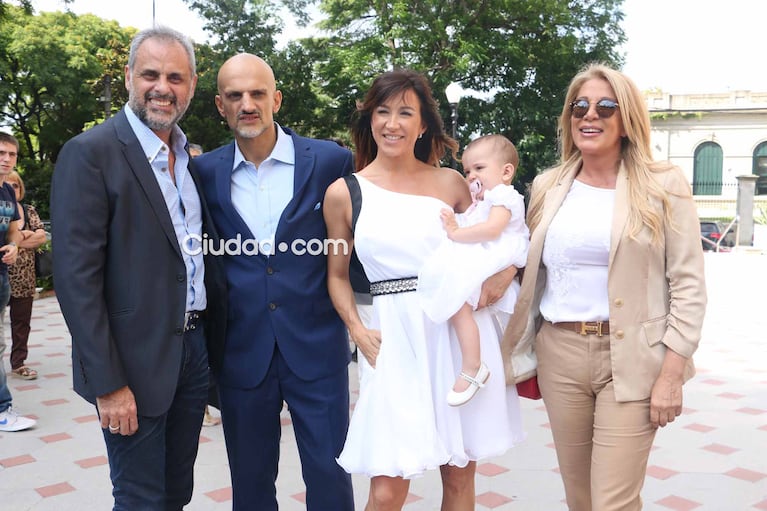 Las fotos del bautismo de la hija de Valeria Archimó y Guillermo Marín (Foto: Movilpress)