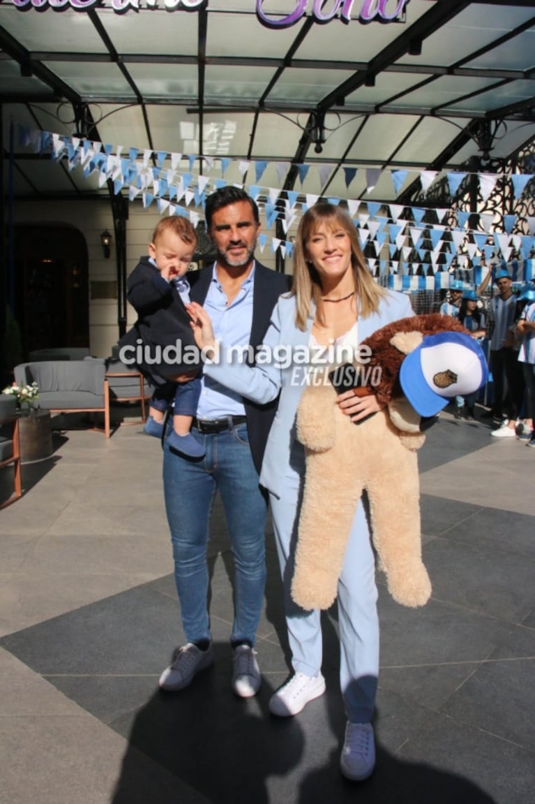 Las fotos del bautismo de Luca, el hijo de Fabián Cubero y Mica Viciconte