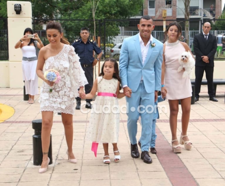 Las fotos del casamiento de Carlos Tevez con Vanesa Mansilla, tras 19 años de amor