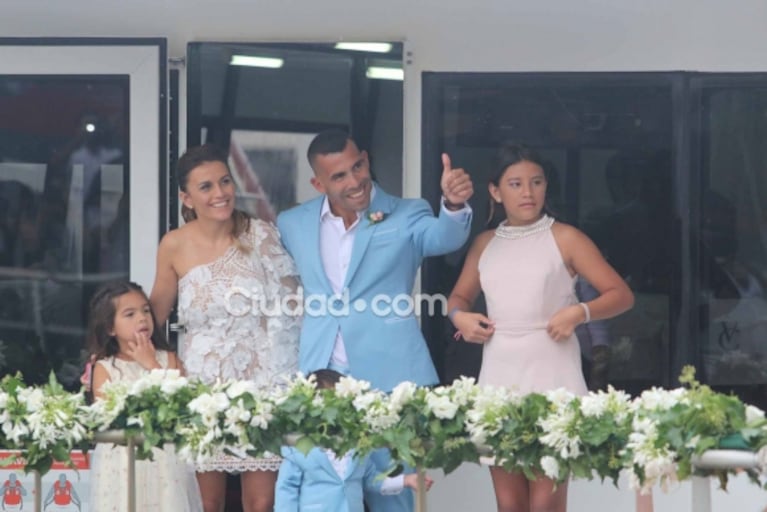 Las fotos del casamiento de Carlos Tevez con Vanesa Mansilla, tras 19 años de amor