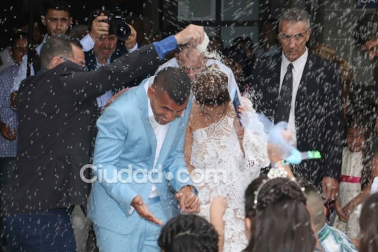 Las fotos del casamiento de Carlos Tevez con Vanesa Mansilla, tras 19 años de amor