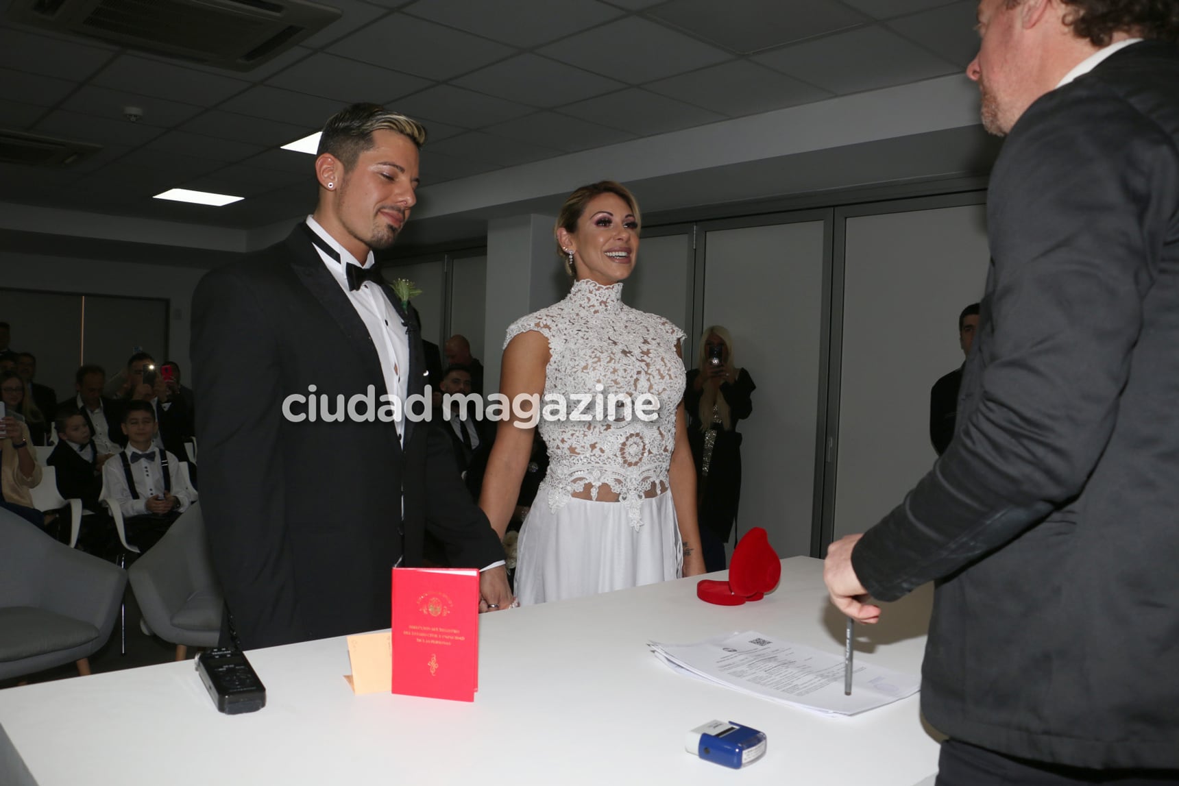 Las fotos del casamiento de Mónica Farro y Leandro Pena. (Foto: Movilpress)