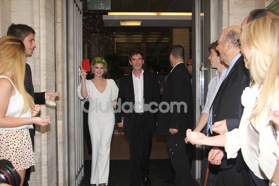 Las fotos del casamiento por Civil de Esmeralda Mitre y Darío Lopérfido. (Foto: Movilpress)