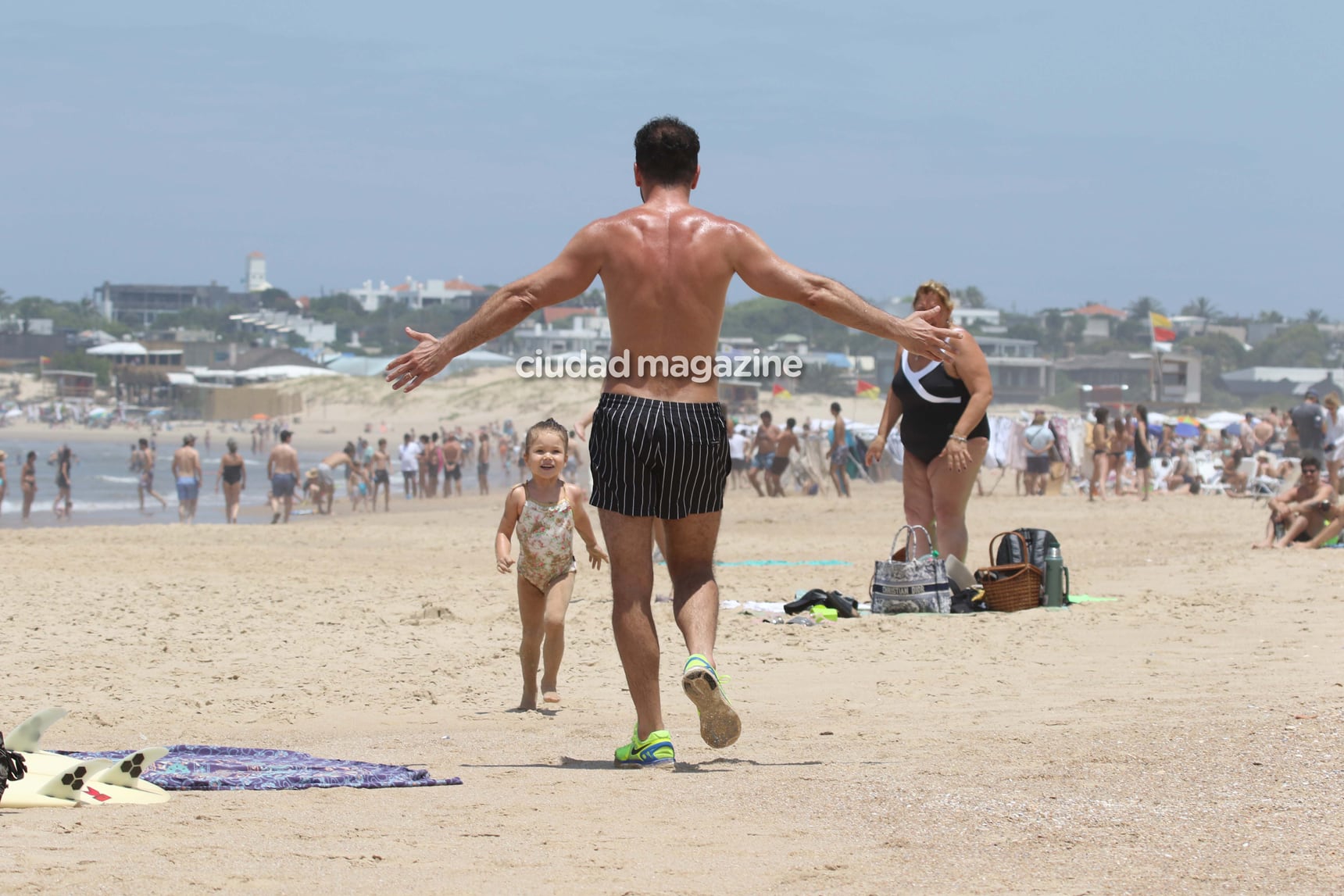 Las fotos del Cholo Simeone y Carla Pereyra, en familia en las playas de José Ignacio. Foto: GM Press