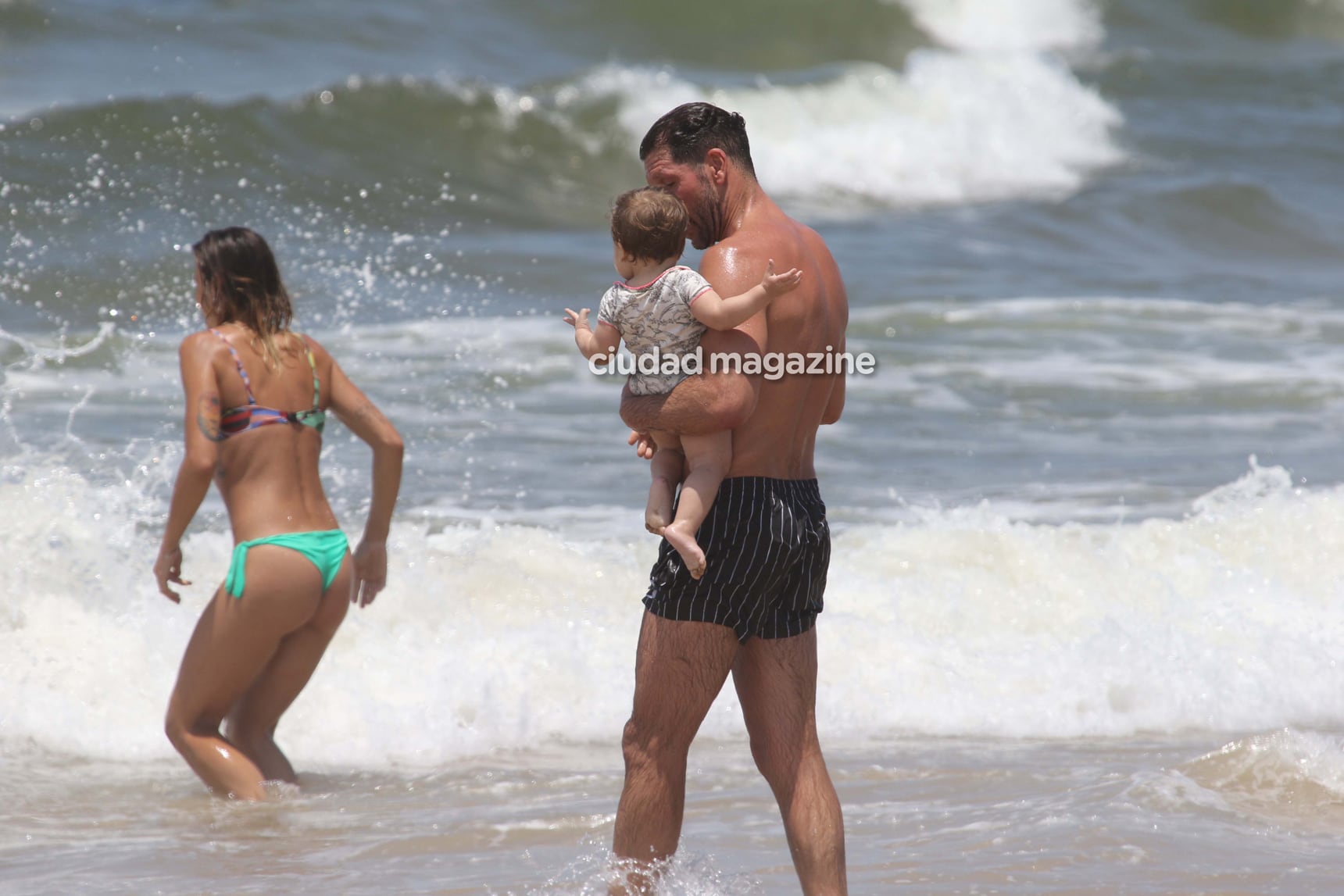 Las fotos del Cholo Simeone y Carla Pereyra, en familia en las playas de José Ignacio. Foto: GM Press