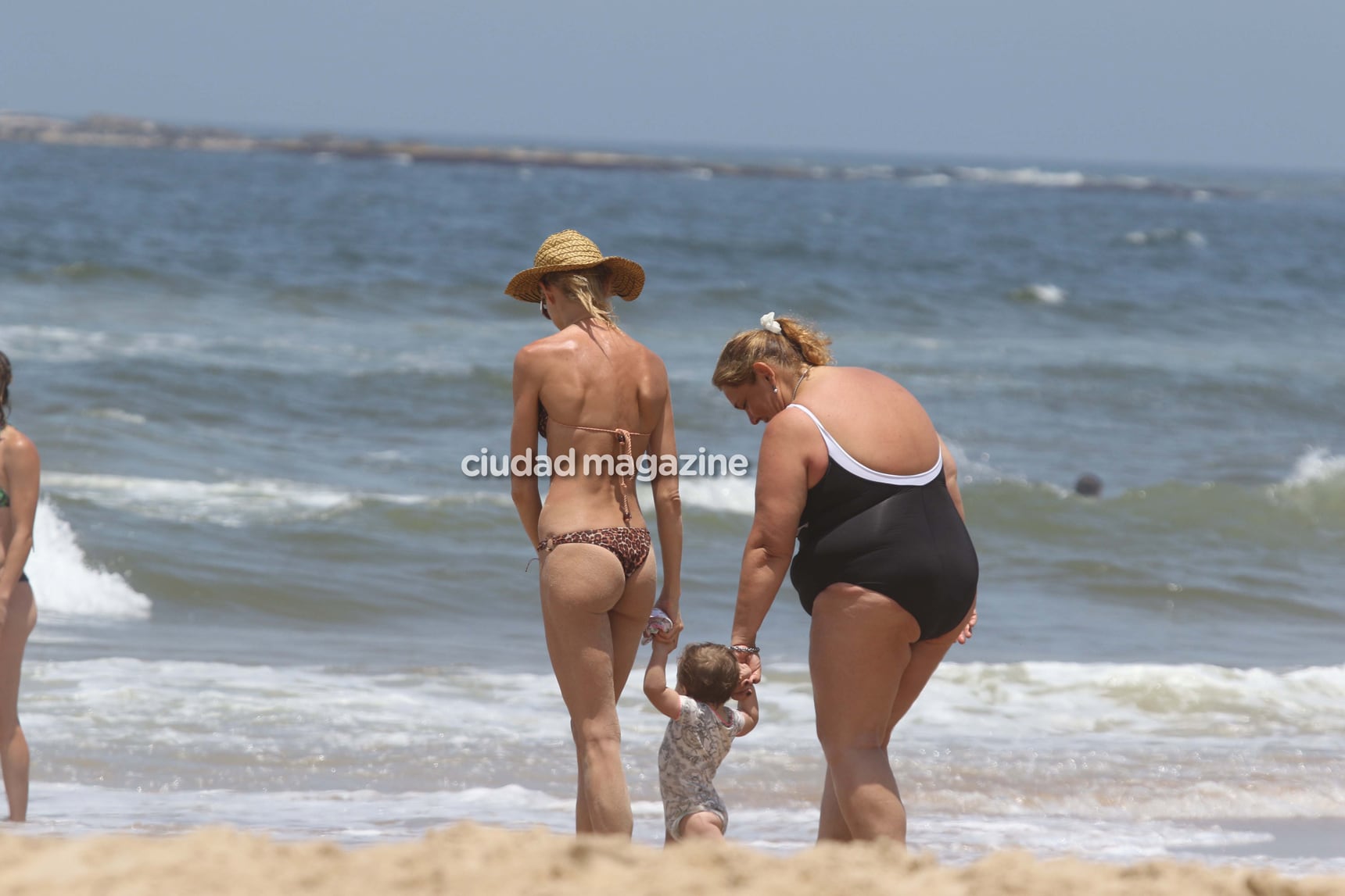 Las fotos del Cholo Simeone y Carla Pereyra, en familia en las playas de José Ignacio. Foto: GM Press