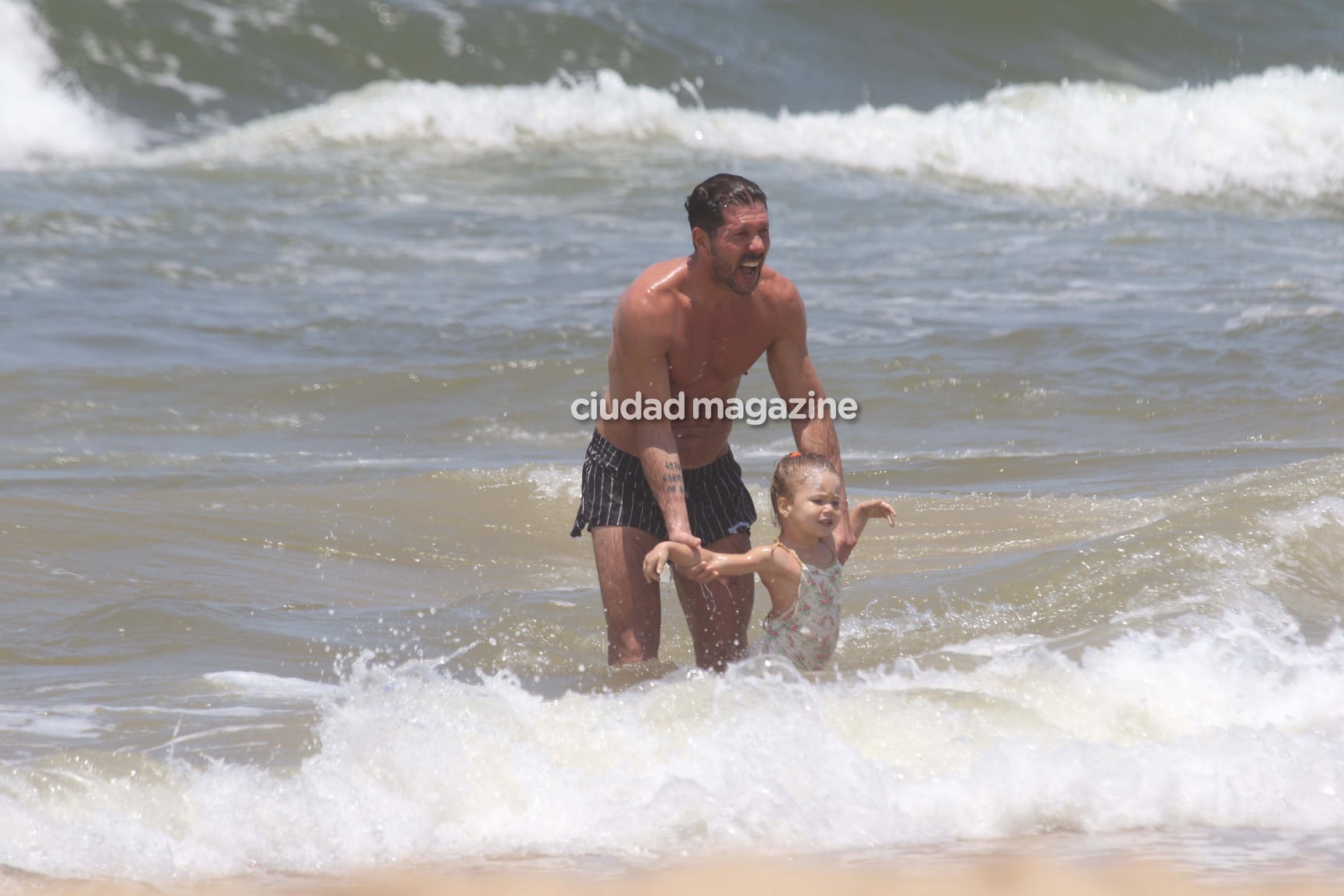 Las fotos del Cholo Simeone y Carla Pereyra, en familia en las playas de José Ignacio. Foto: GM Press