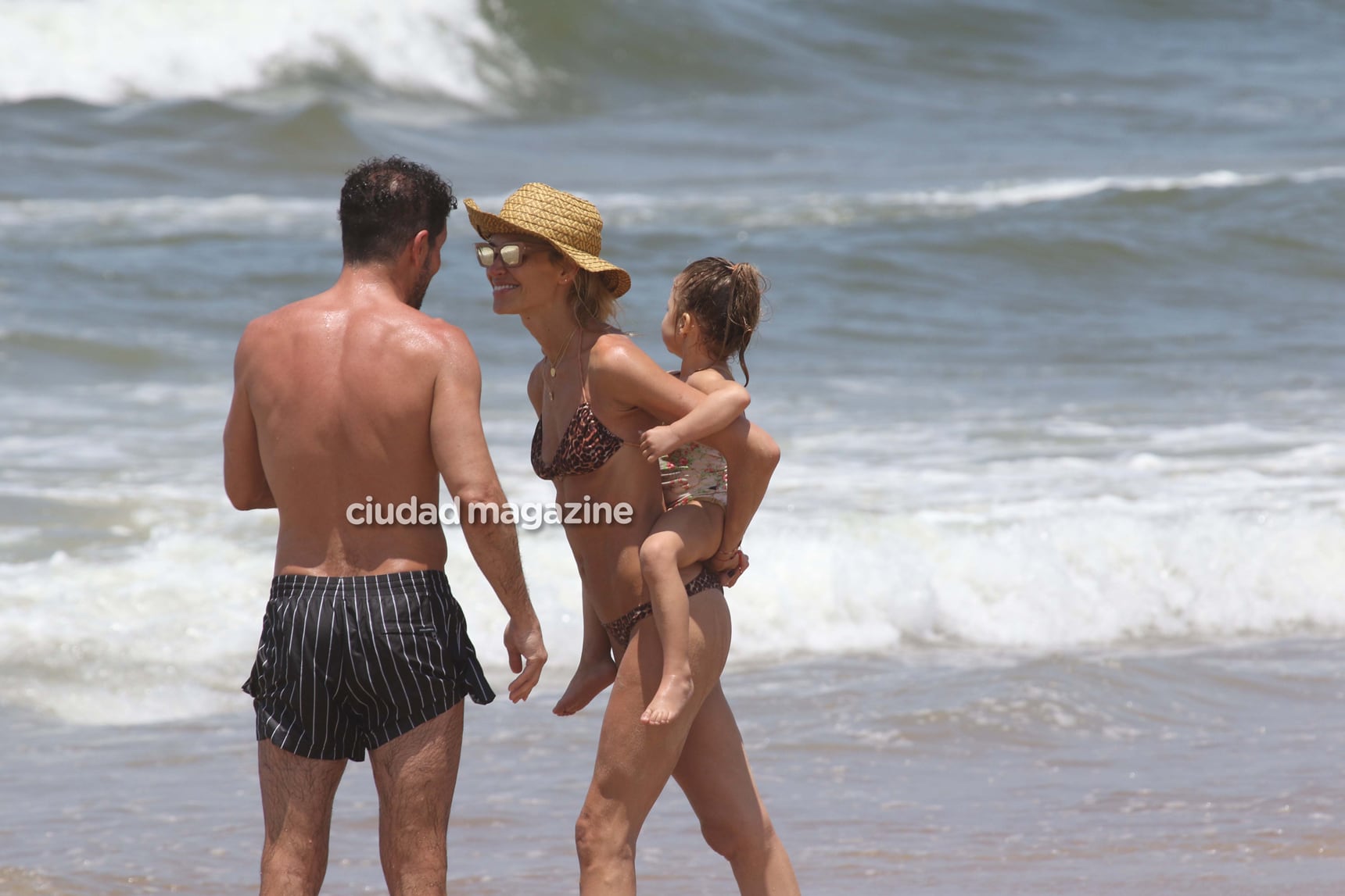 Las fotos del Cholo Simeone y Carla Pereyra, en familia en las playas de José Ignacio. Foto: GM Press