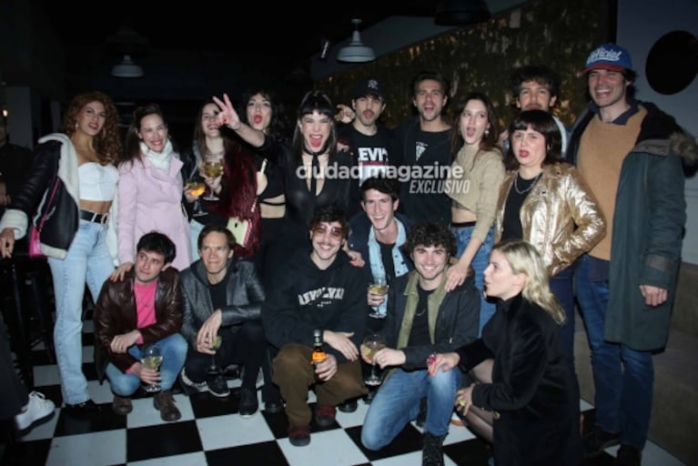 Las fotos del elenco de ATAV 2 a puro festejo y diversión por las grabaciones de la tira