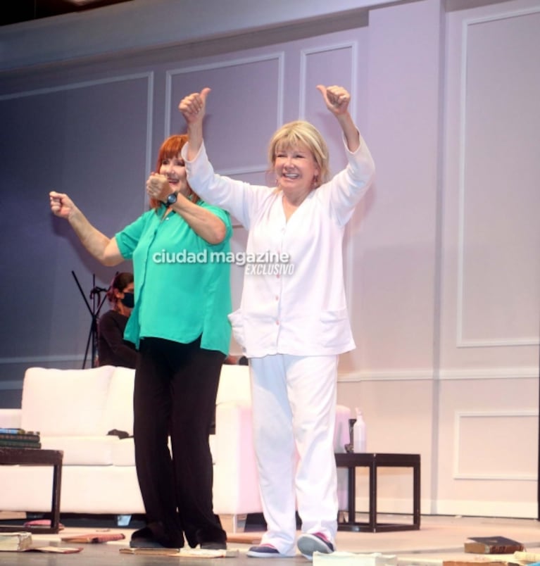 Las fotos del emotivo festejo de Soledad Silveyra por sus 70 años: torta sorpresa y aplausos en el escenario 