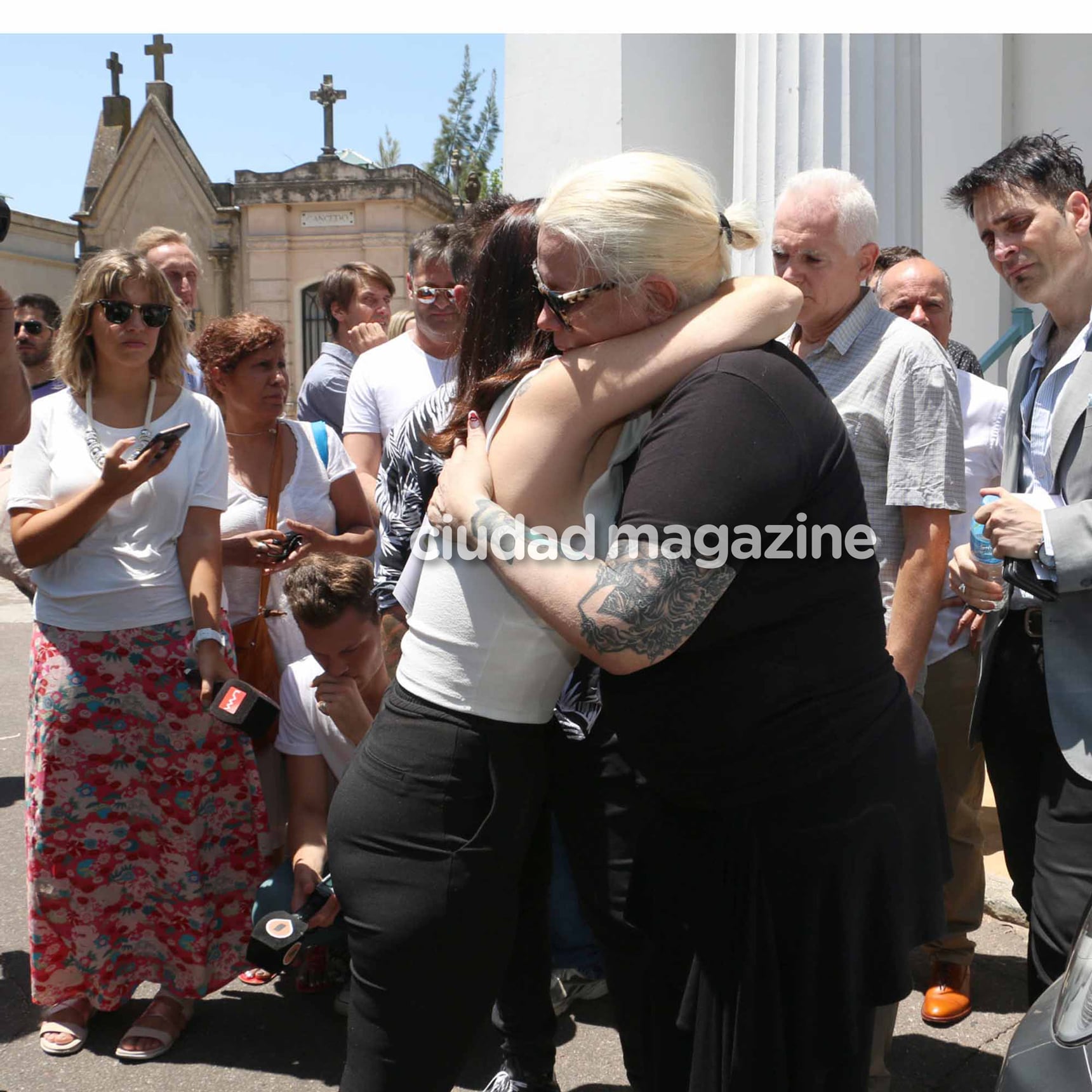 Las fotos del entierro de Santiago Bal en el panteón de actores de la Chacarita. (Foto: Movilpress)