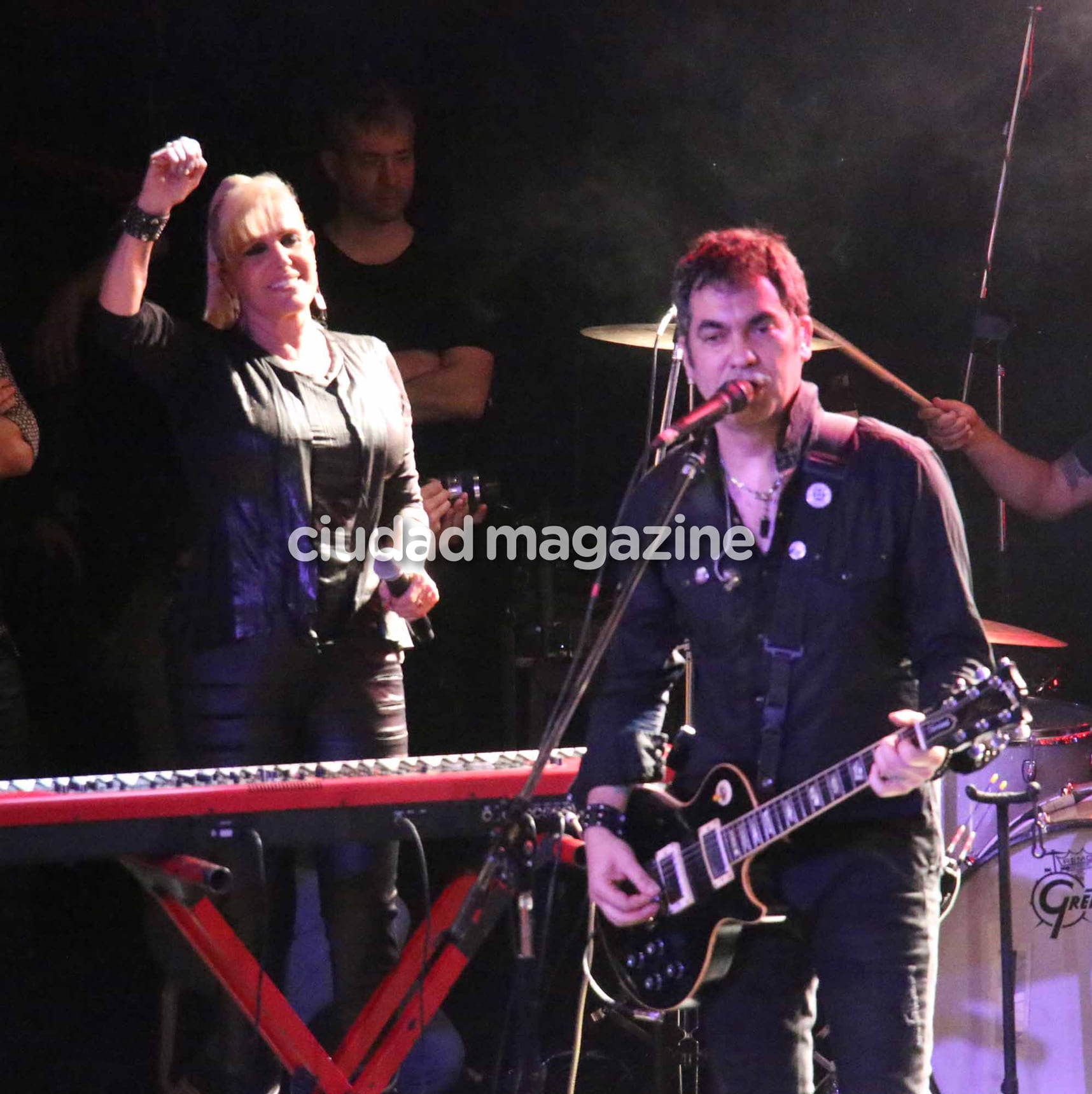 Las fotos del recital de Valeria Lynch en La Trastienda: miradas cómplices en el escenario con Mariano Martínez. (Foto: Movilpress)