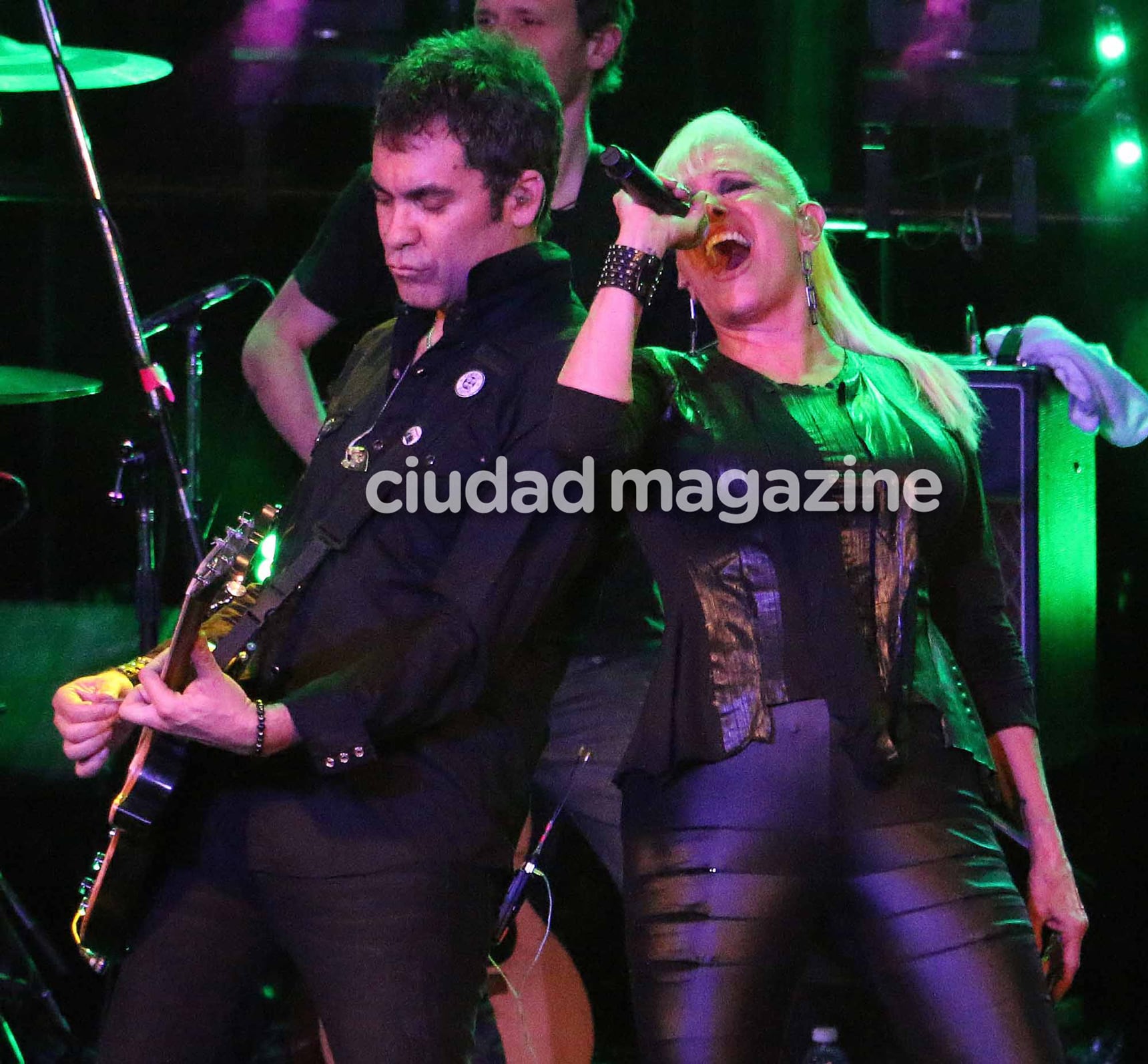 Las fotos del recital de Valeria Lynch en La Trastienda: miradas cómplices en el escenario con Mariano Martínez. (Foto: Movilpress)