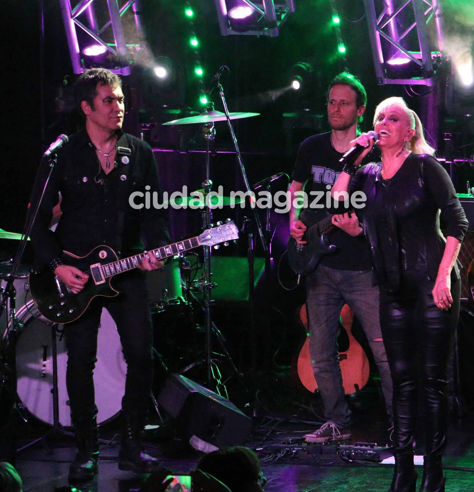 Las fotos del recital de Valeria Lynch en La Trastienda: miradas cómplices en el escenario con Mariano Martínez. (Foto: Movilpress)