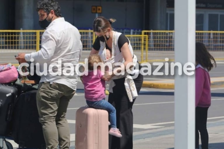 Las fotos del regreso de la China Suárez al país tras el robo que sufrió junto a sus hijos en Chile