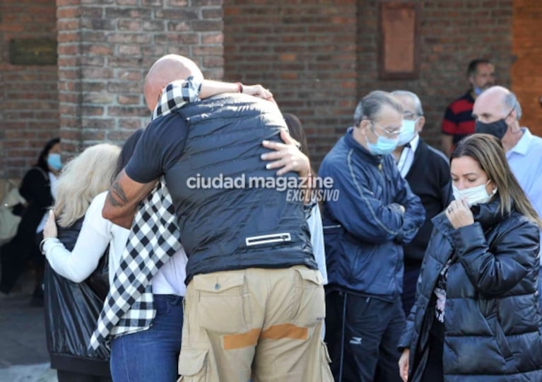 Las fotos del último adiós de Luis Ventura a su hermano mayor junto a su familia y amigos