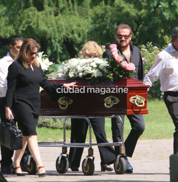 Las fotos del último adiós de María Engracia, la madre de Lucía y Joaquín Galán. (Foto: Movilpress)