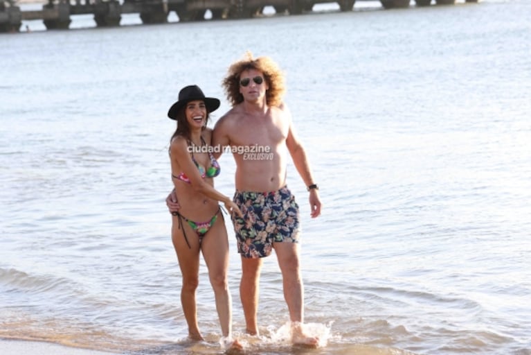 Las fotos más lindas de Gabriela Sari y Rulo Schijman en la playa junto a su hija Donna