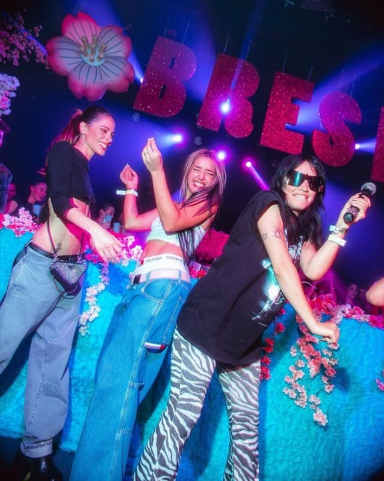 Las imágenes Lali Espósito y Tini Stoessel, divirtiéndose juntas en una fiesta en Madrid