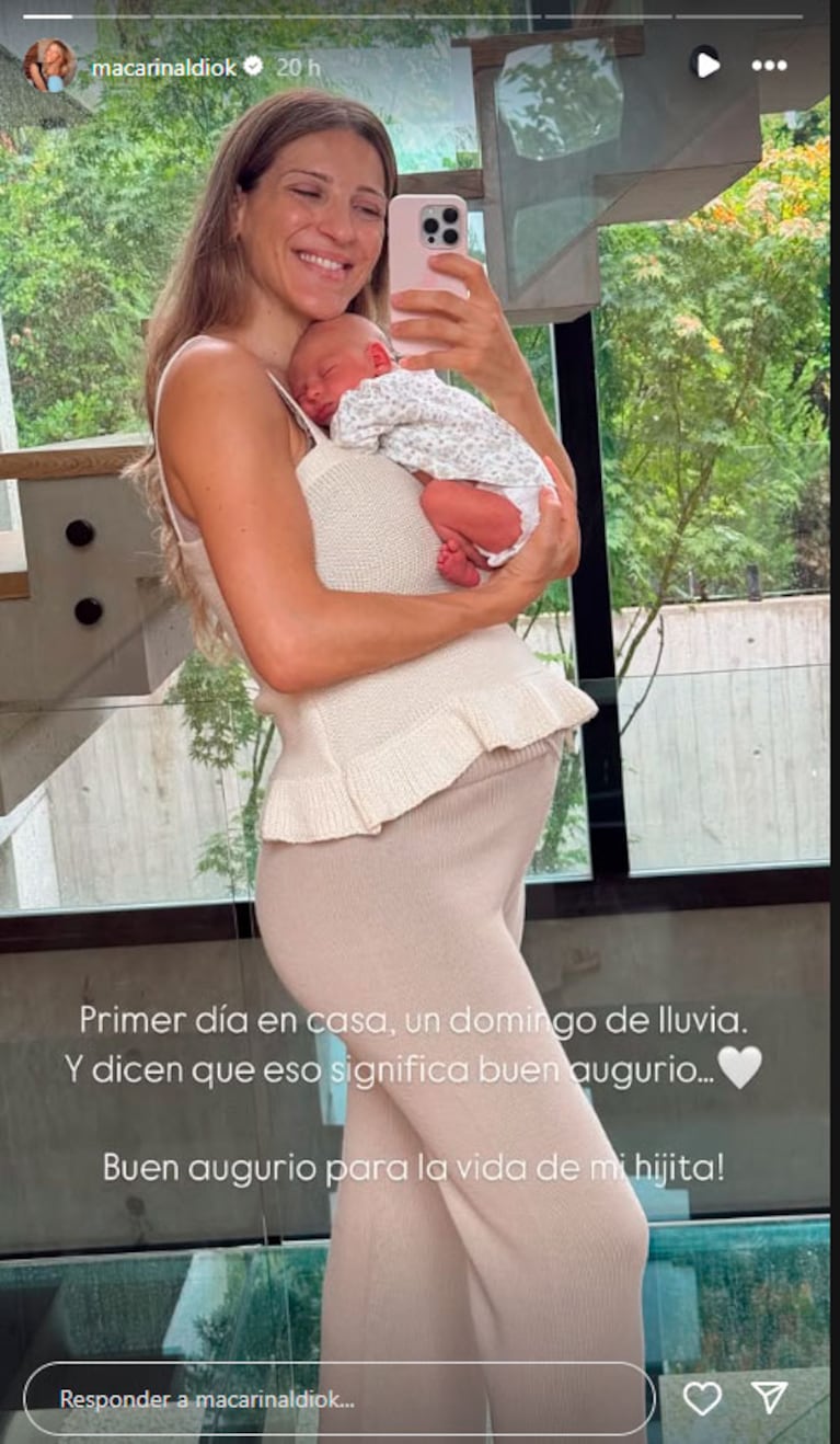 Las primeras fotos de Macarena Rinaldi con su hija recién nacida en su casa