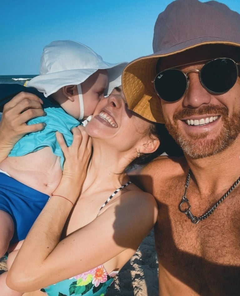 Las primeras vacaciones de Julieta Nair Calvo con su novio y su hijo: el álbum de fotos en Brasil