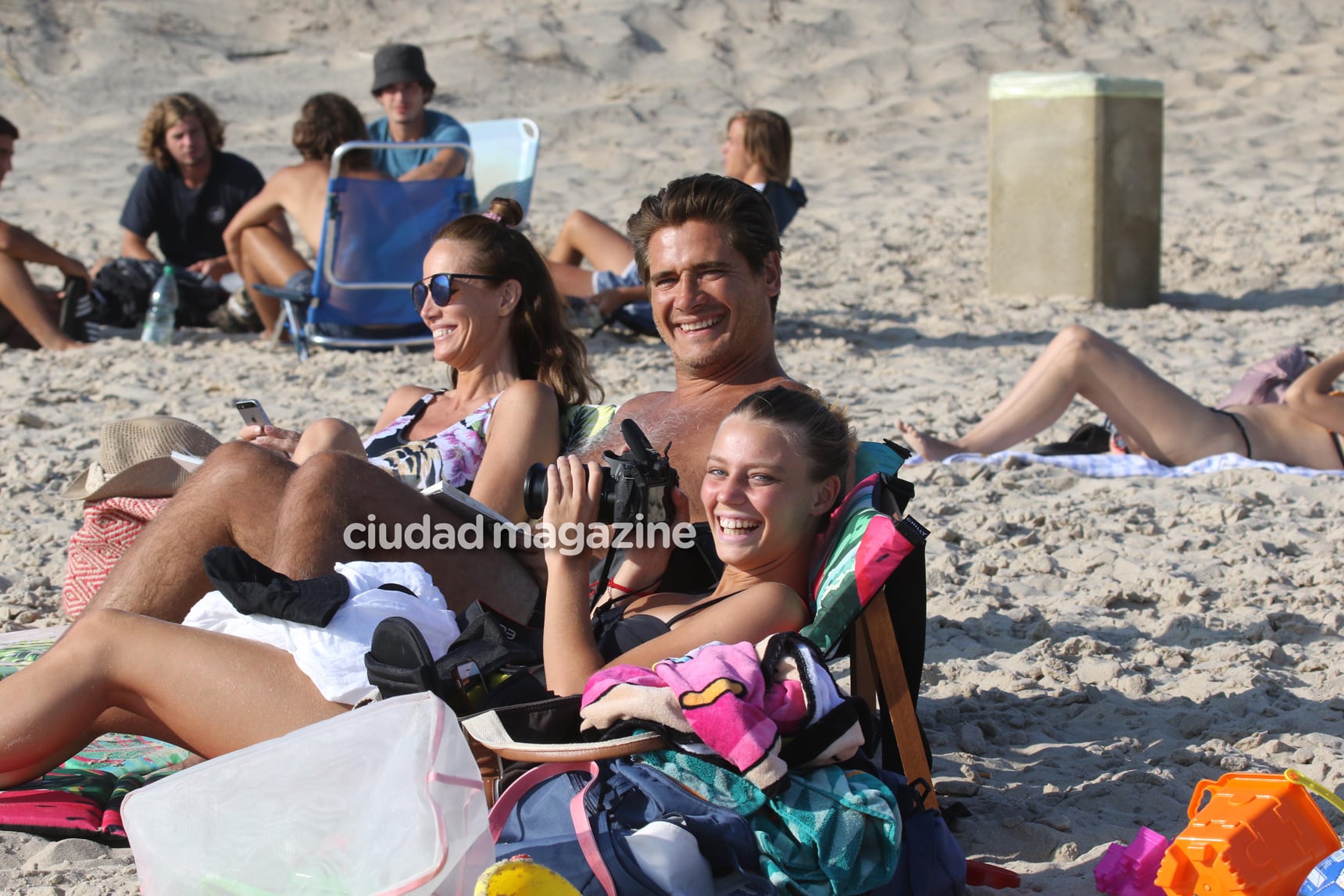 Las vacaciones en familia de Guillermo Andino, en las playas de Punta del Este. (Foto: GM Press)