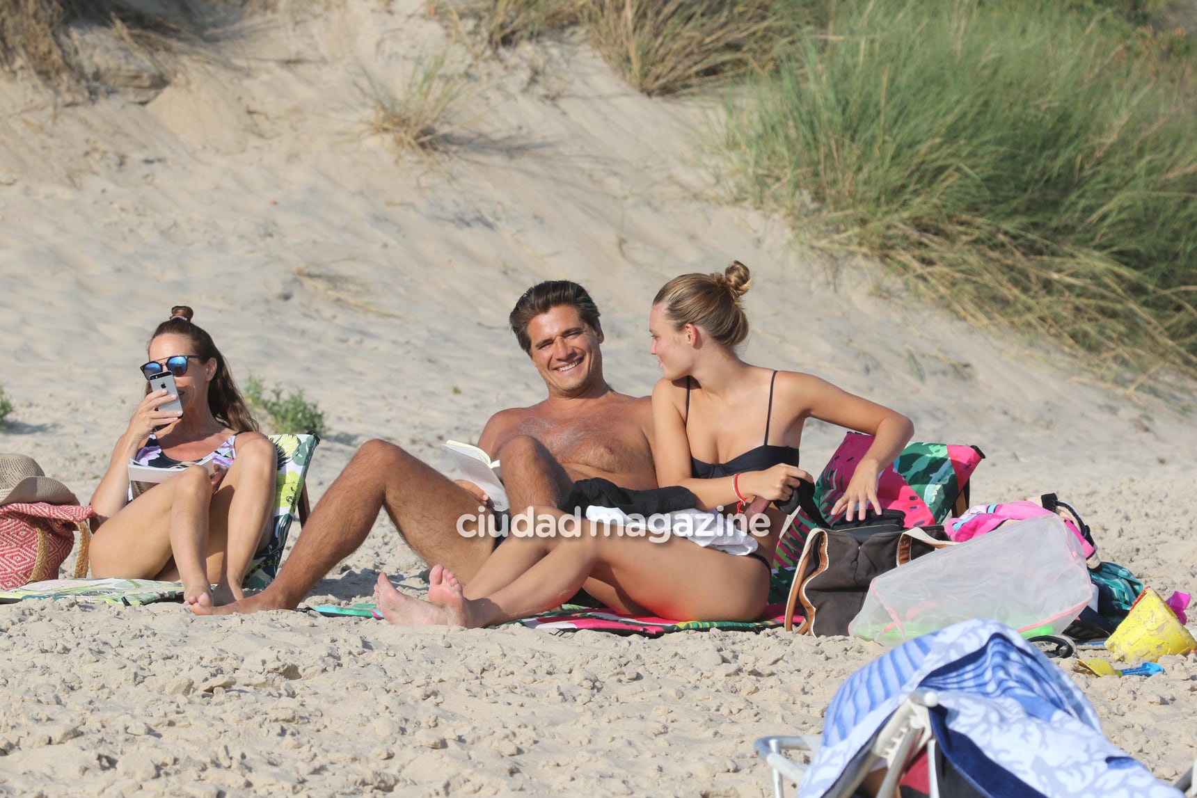 Las vacaciones en familia de Guillermo Andino, en las playas de Punta del Este. (Foto: GM Press)