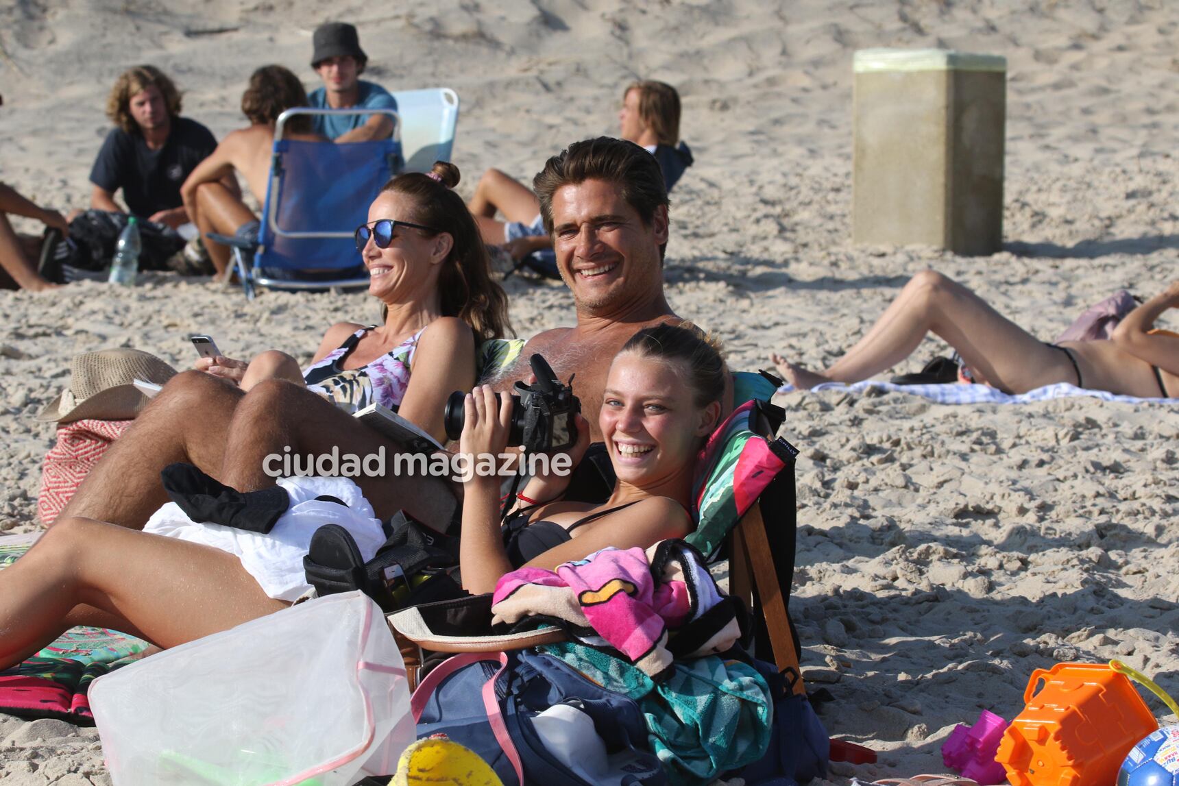 Las vacaciones en familia de Guillermo Andino, en las playas de Punta del Este. (Foto: GM Press)