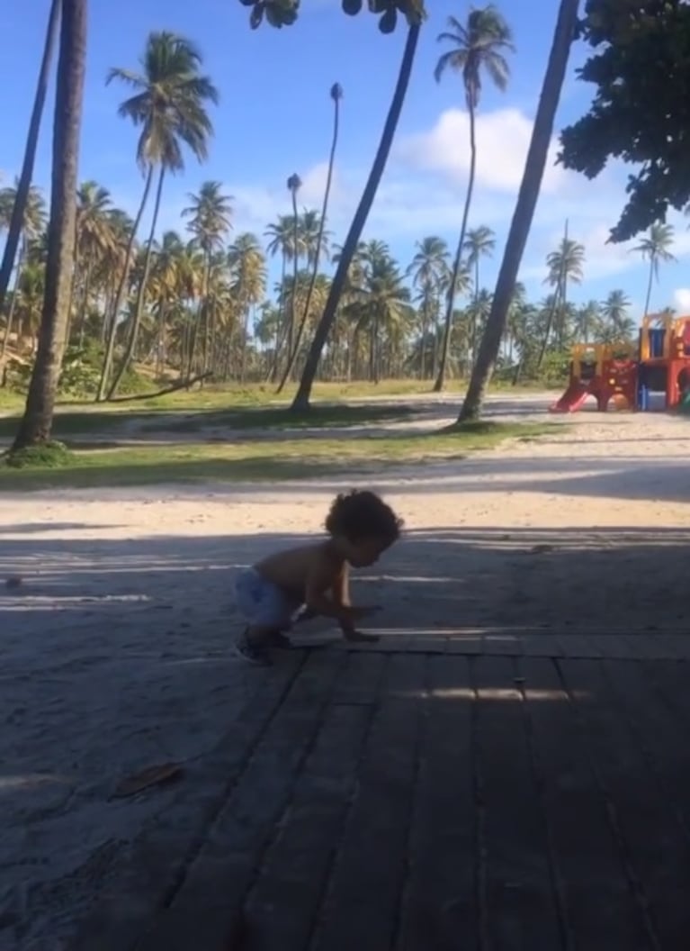 Las vacaciones familiares de Ximena Capristo y Gustavo Conti en Brasil: "Mi cachorrito, estallado de risa"