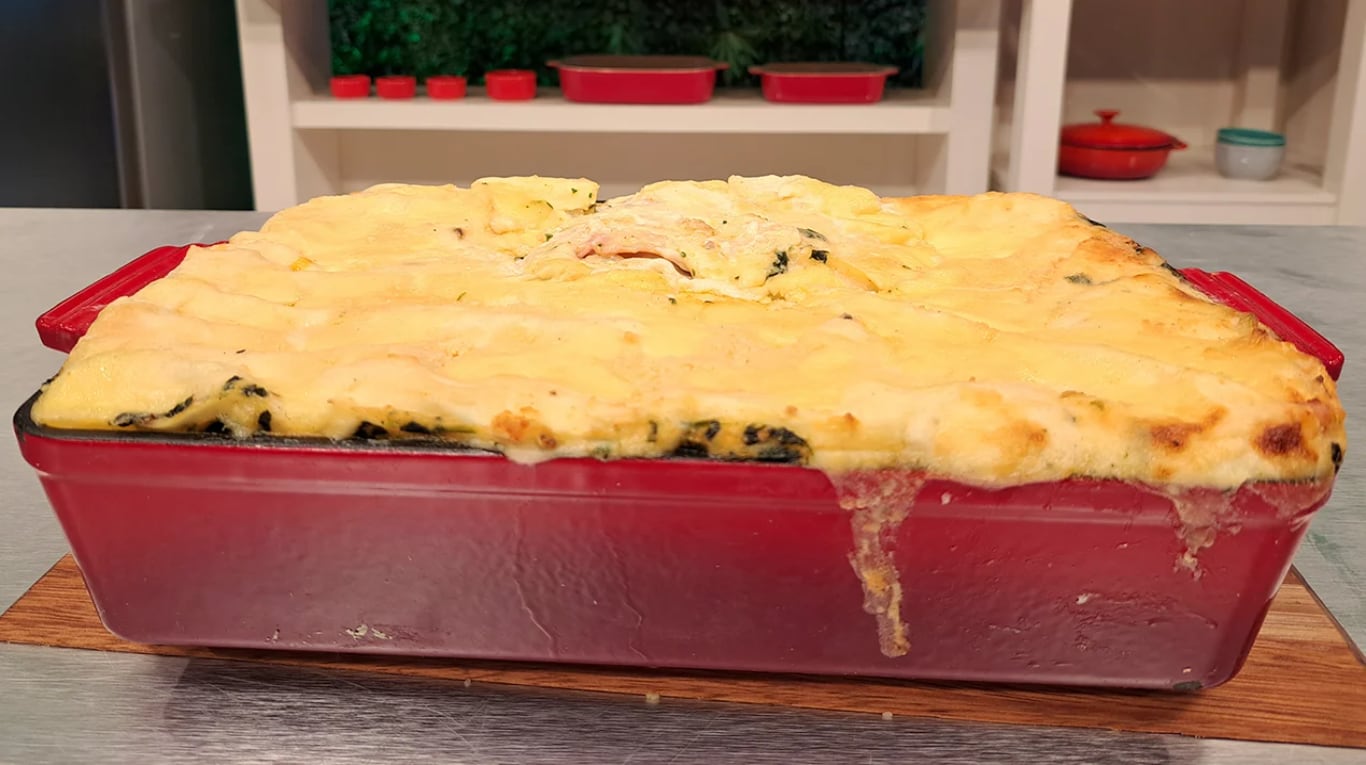 Lasagna de pollo, jamón, queso y espinaca con salsa blanca: receta simple, paso a paso 