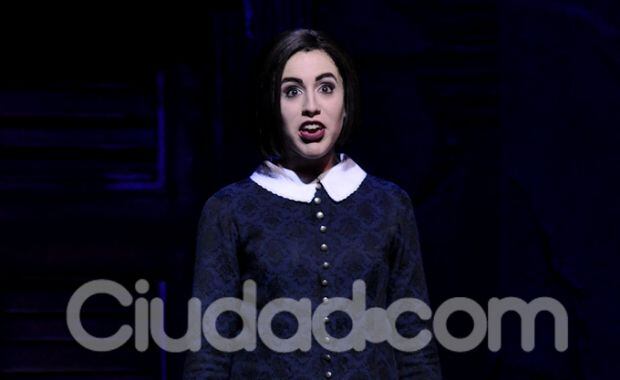 Laura Esquivel, irreconocible en Los Locos Addams (Foto: Jennifer Rubio). 