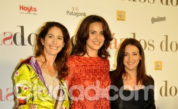 Laura Novoa, Julieta Díaz y Eleonora Wexler en el estreno de Dos más dos (Foto: Jennifer Rubio). 