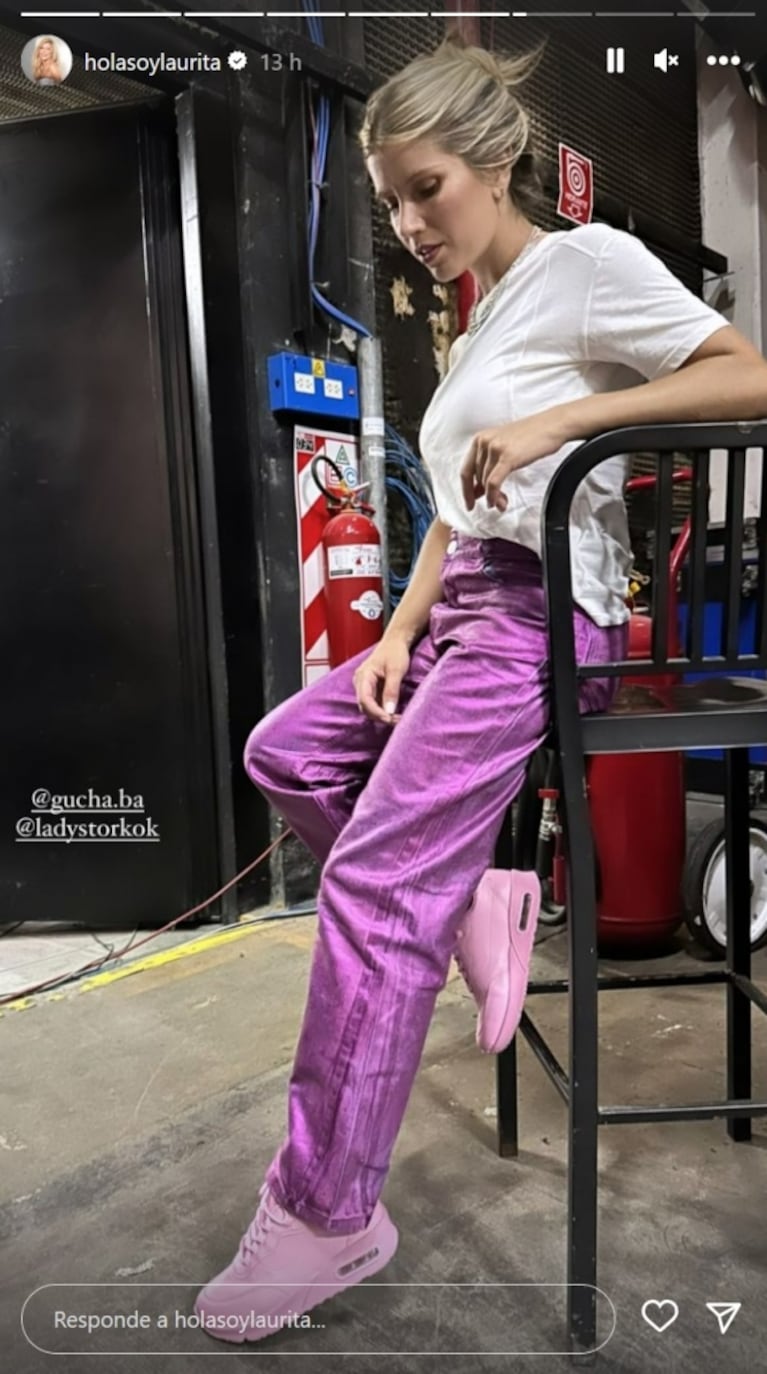 Laurita Fernández se sumó al look que es tendencia: pantalones metalizados y zapatillas monocromo