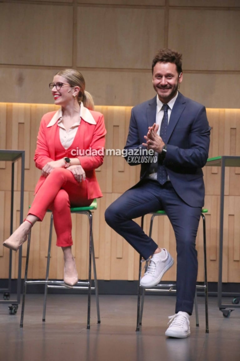 Laurita Fernández y Benjamín Vicuña, juntos en el escenario: las fotos a pura complicidad 