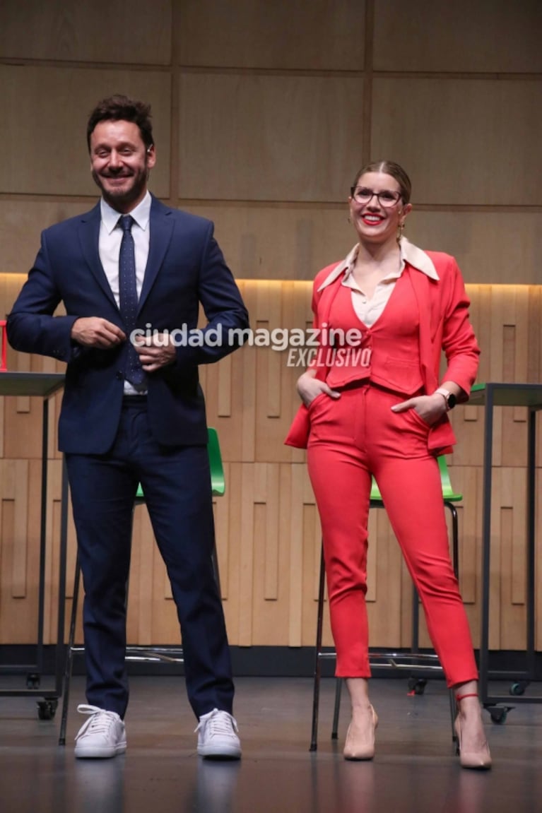 Laurita Fernández y Benjamín Vicuña, juntos en el escenario: las fotos a pura complicidad 