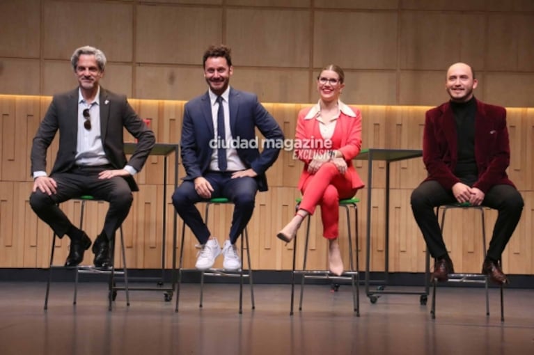 Laurita Fernández y Benjamín Vicuña, juntos en el escenario: las fotos a pura complicidad 