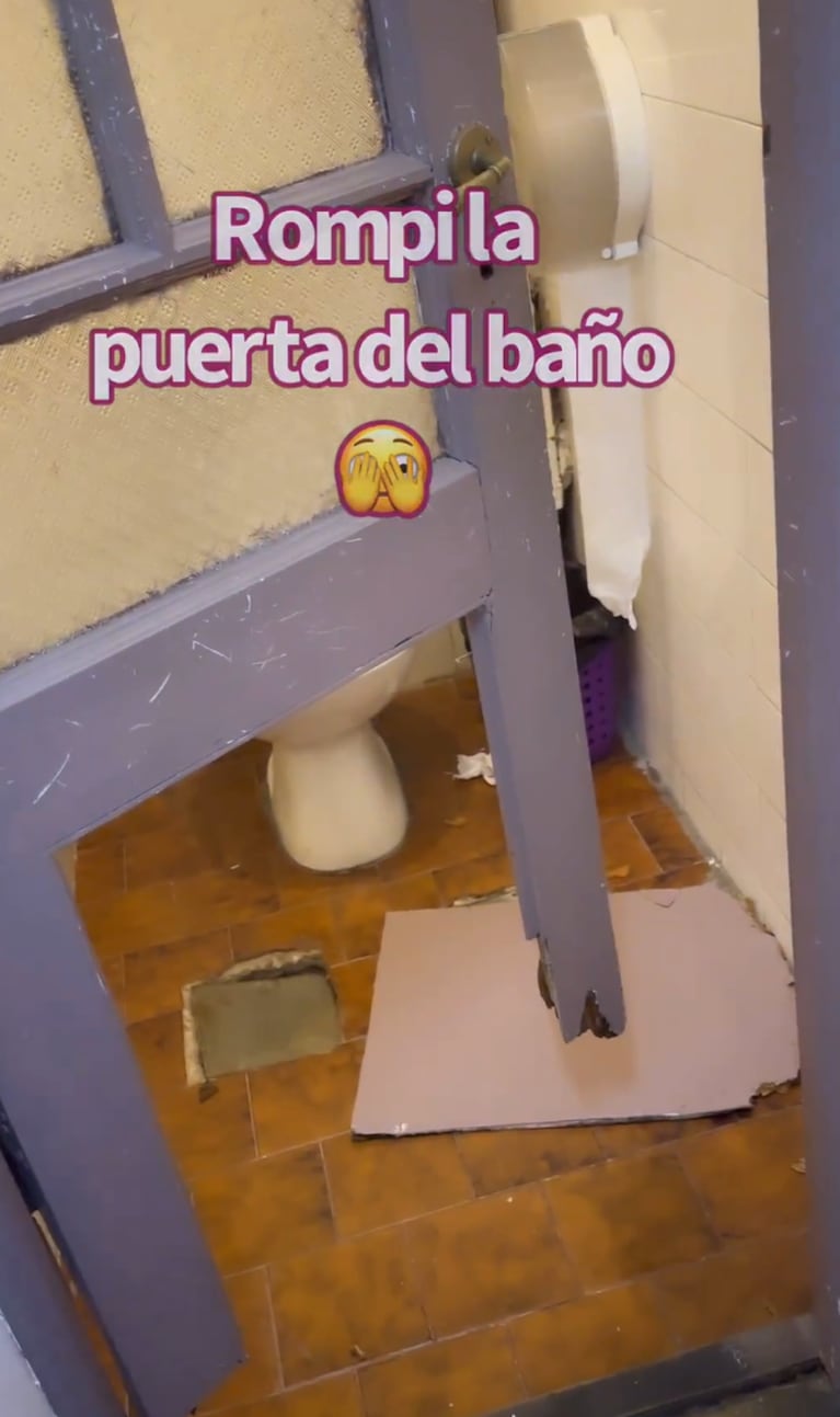 Laurita rompió la puerta del baño al caerse de cabeza.