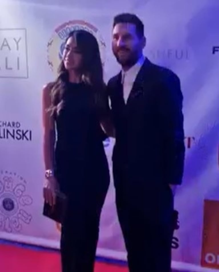 Leo Messi y Antonela Roccuzzo lucieron estos impactantes looks "total black" en una gala parisina