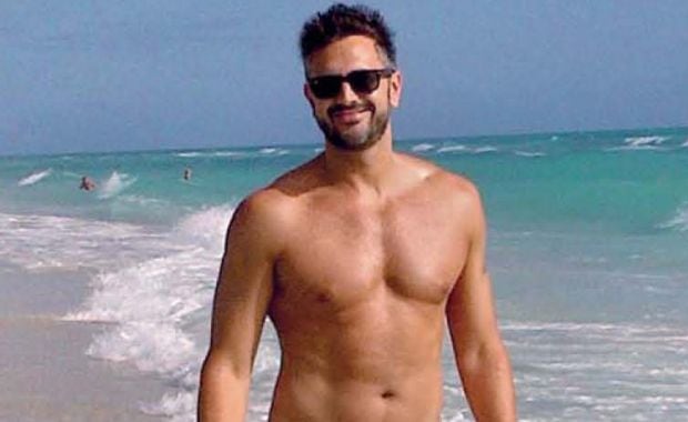 Leo Montero, feliz con su mujer en las playas de Miami. (Foto: revista Gente)