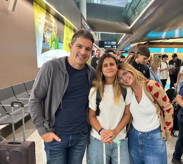 Leo, Uma y Amalia en el aeropuerto.