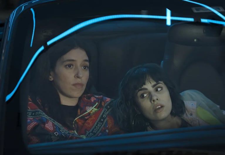 Leticia Siciliani y Sofía Morandi en "Las hermanas fantásticas" en Netflix