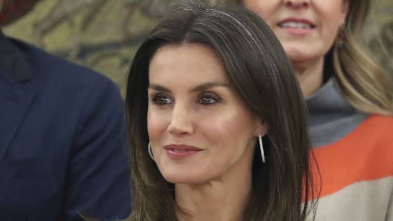 Letizia y el elogio de la prensa por su look natural con canas: “Es maravillosamente imperfecta”