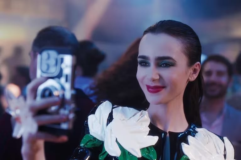 Lily Collins en "Emily in Paris"