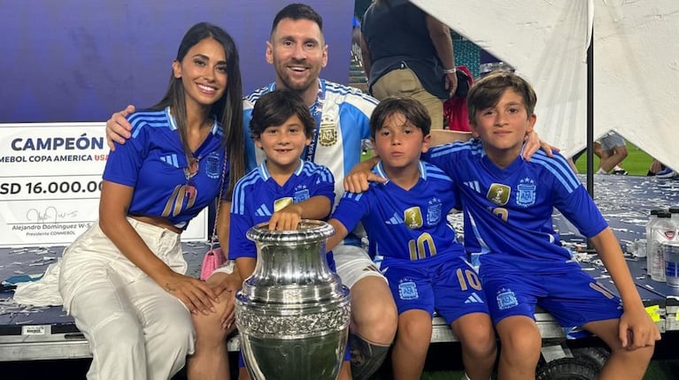 Lionel celebró con su familia su triunfo en la Copa América.