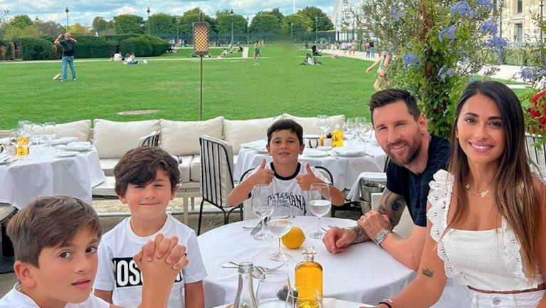 Lionel Messi, Antonela Roccuzzo y sus hijos sorprendieron con sus looks en un almuerzo parisino.