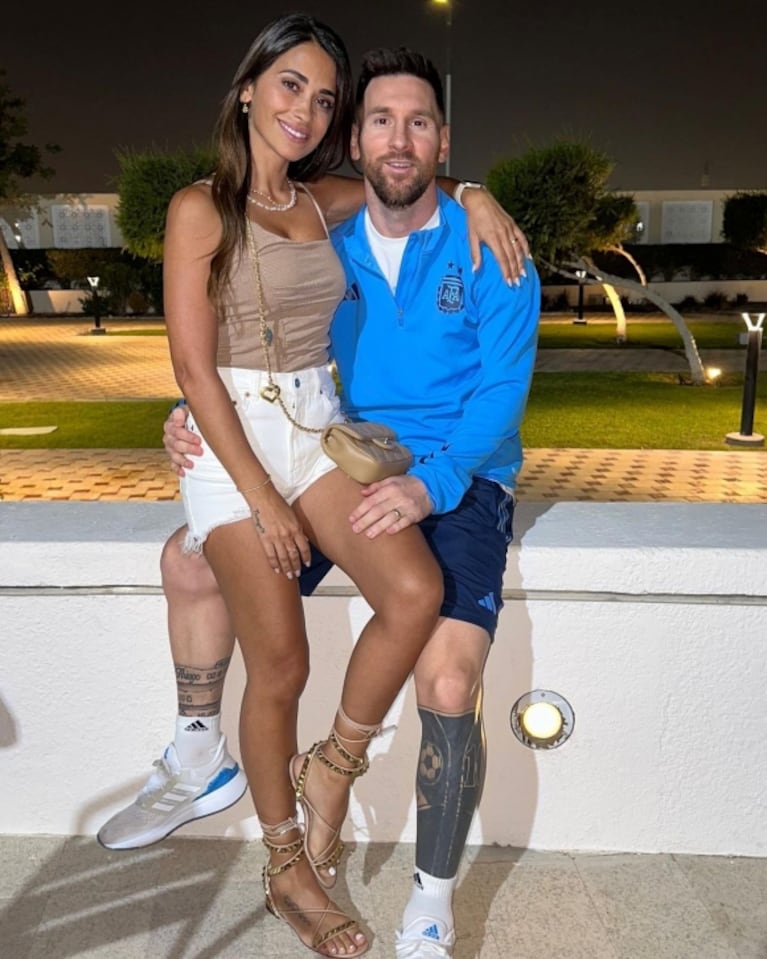 Lionel Messi le hizo upa a Antonela Roccuzzo en un romántico reencuentro en Qatar