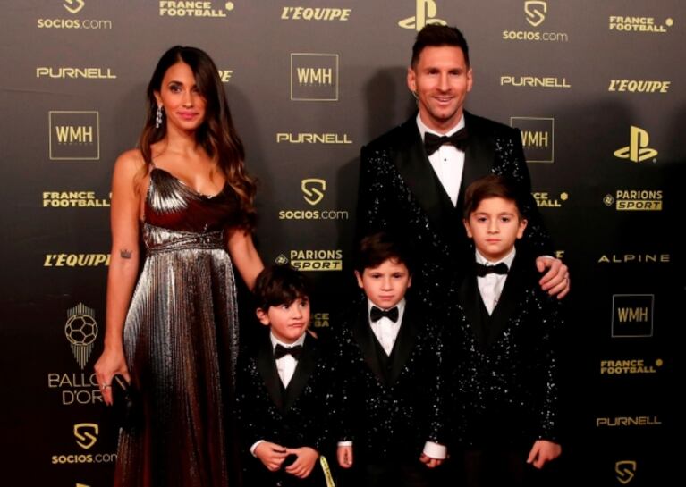 Lionel Messi y Antonela Roccuzzo impactaron con sus looks en la alfombra roja del Balón de Oro 2021