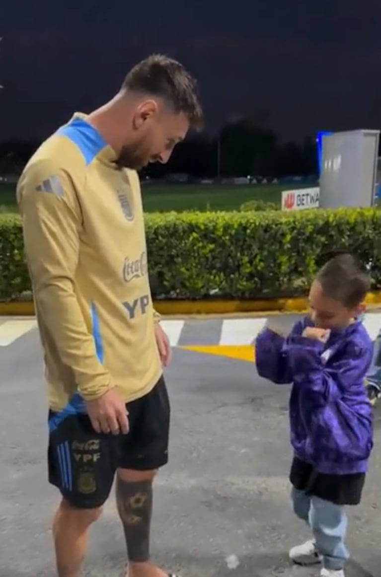 Lionel reaccionó al bailecito de su pequeño fan.